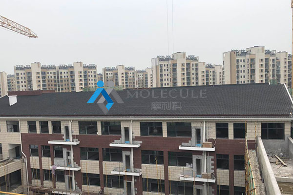 无锡摩利科为无锡渔港中学提供陶感沥青波形瓦